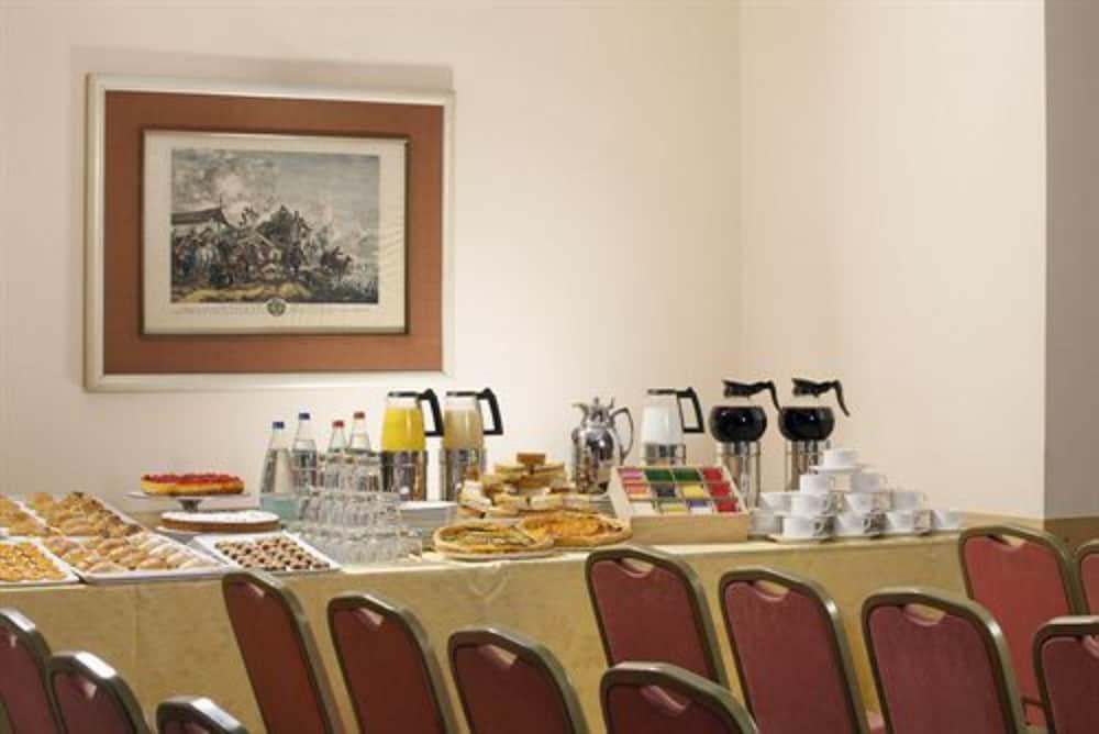 Hotel Raffaello Milánó Kültér fotó