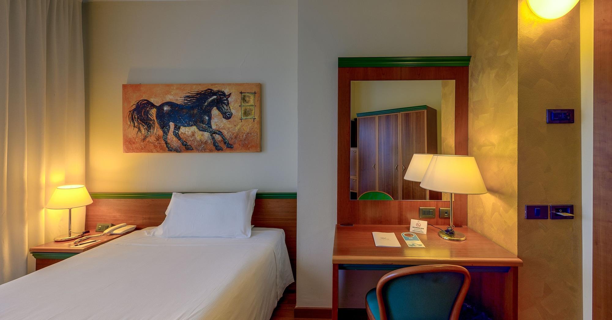 Hotel Raffaello Milánó Kültér fotó