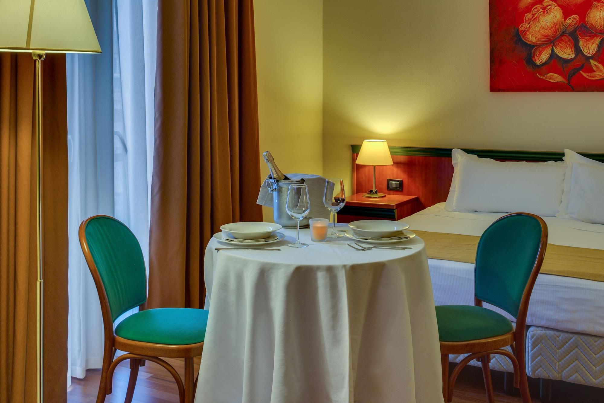 Hotel Raffaello Milánó Kültér fotó