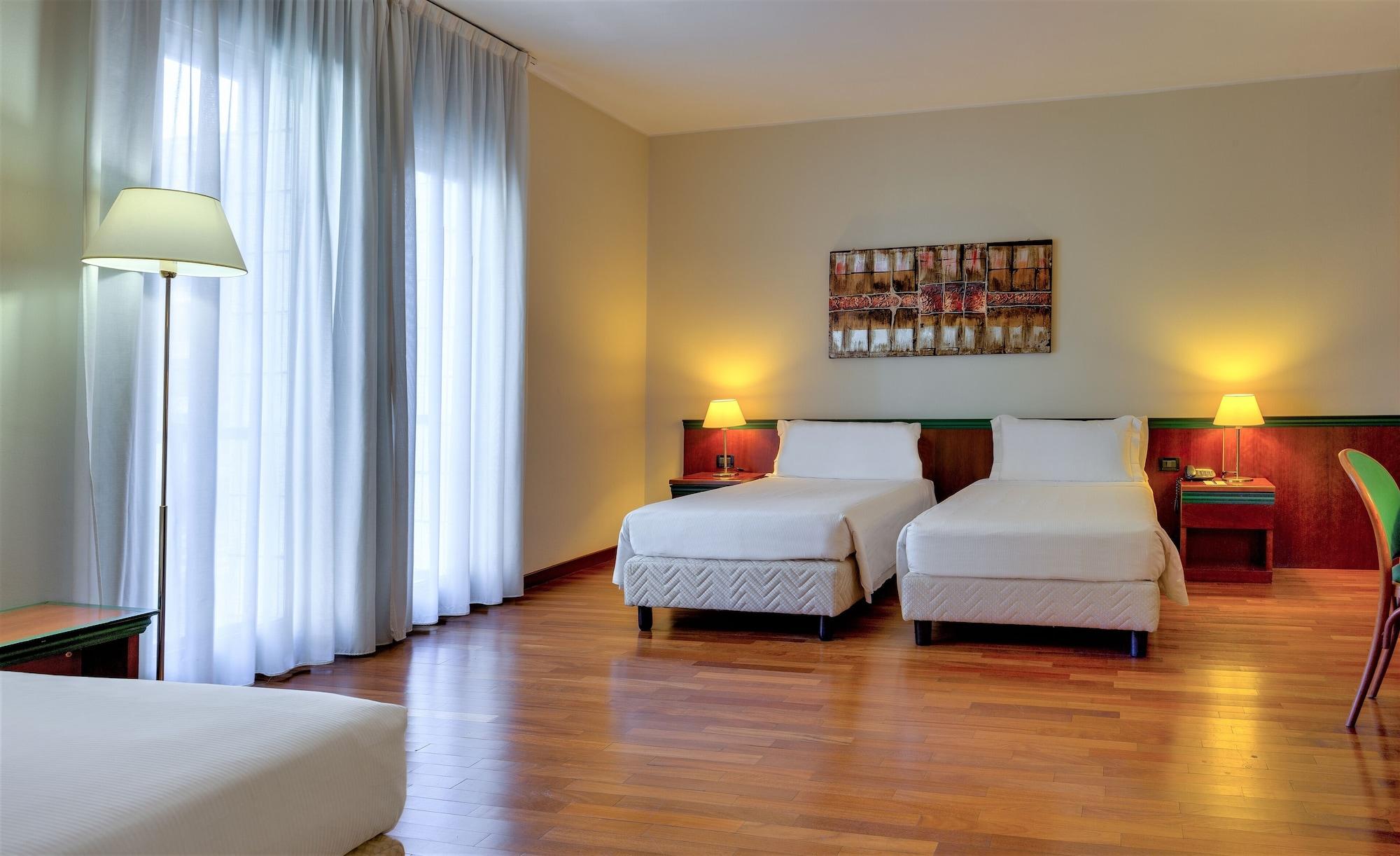 Hotel Raffaello Milánó Kültér fotó
