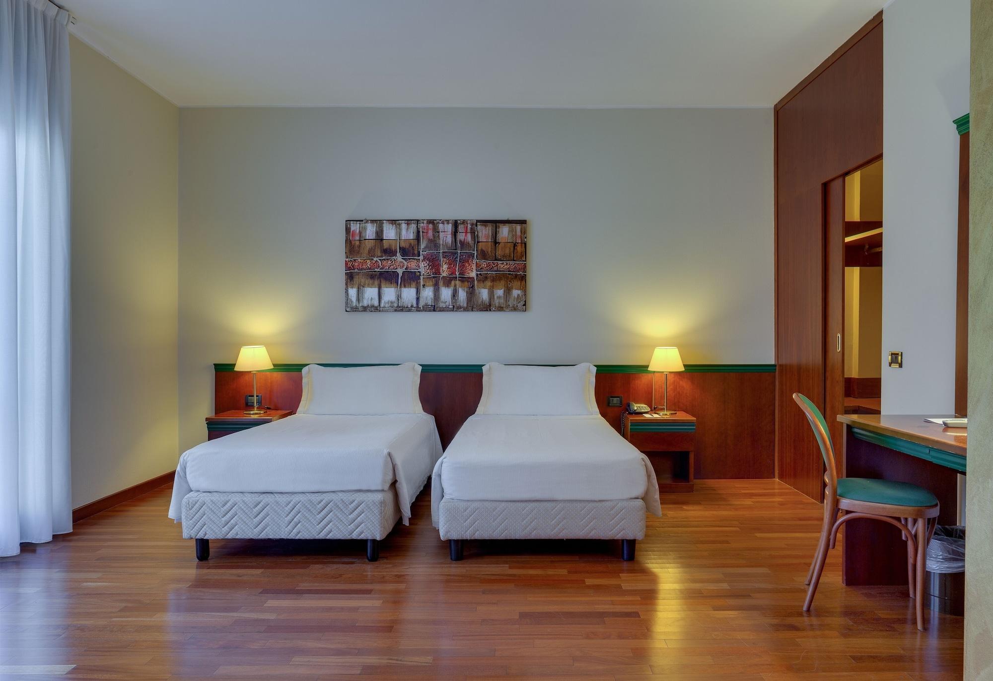 Hotel Raffaello Milánó Kültér fotó